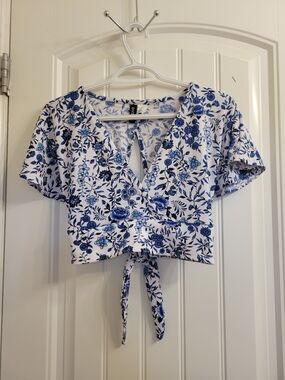 2/$20 Blue & White Floral Crop Top